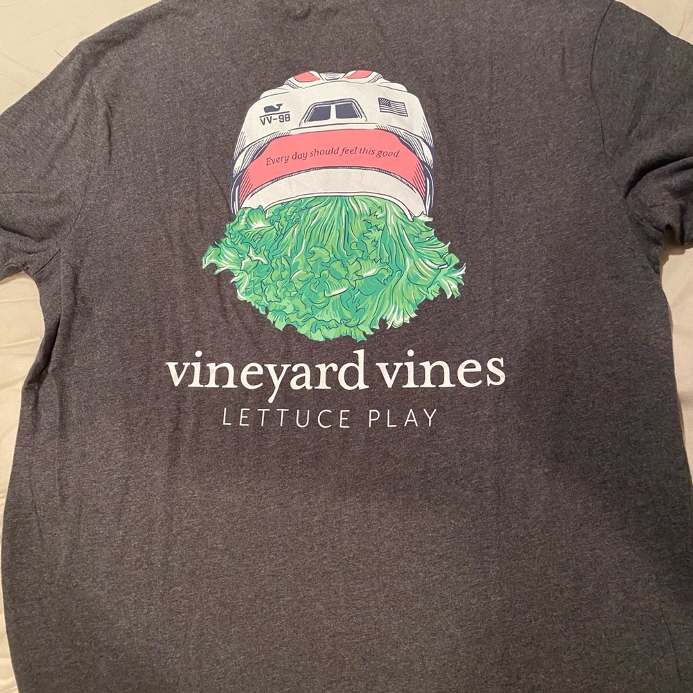 Vineyard Vines men’s short sleeve T-shirt with pocket Size Small NWT